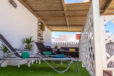 HAPPY LARGE DOUBLE ROOM IN TYPICAL "TERRERA" HOUSE