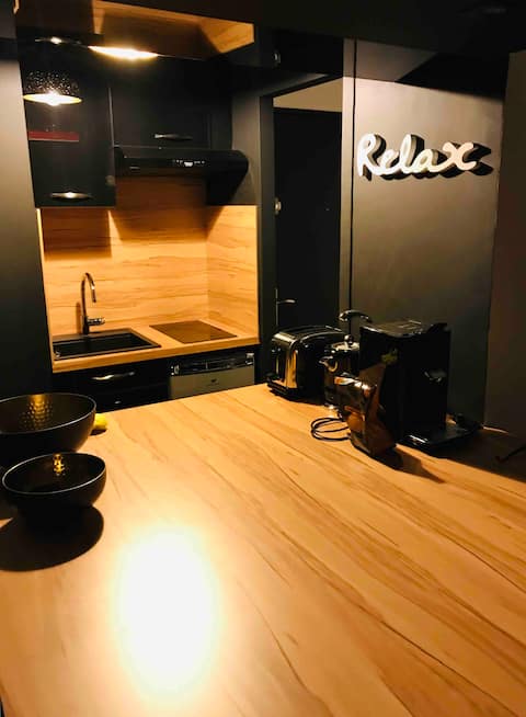 Successful Airbnb property: “Le 42” ⭐️⭐️⭐️ Downtown, private parking, Netflix in Nîmes