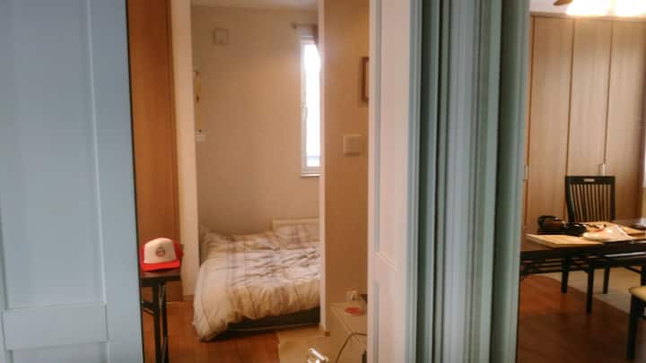 סלון. אין מפתח לסלון. אז כשאהיה עייף, אוכל לנוח בקלות.