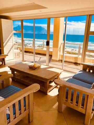 Beachfront Penthouse Nautica 704 Table View – CPT gallery image 2