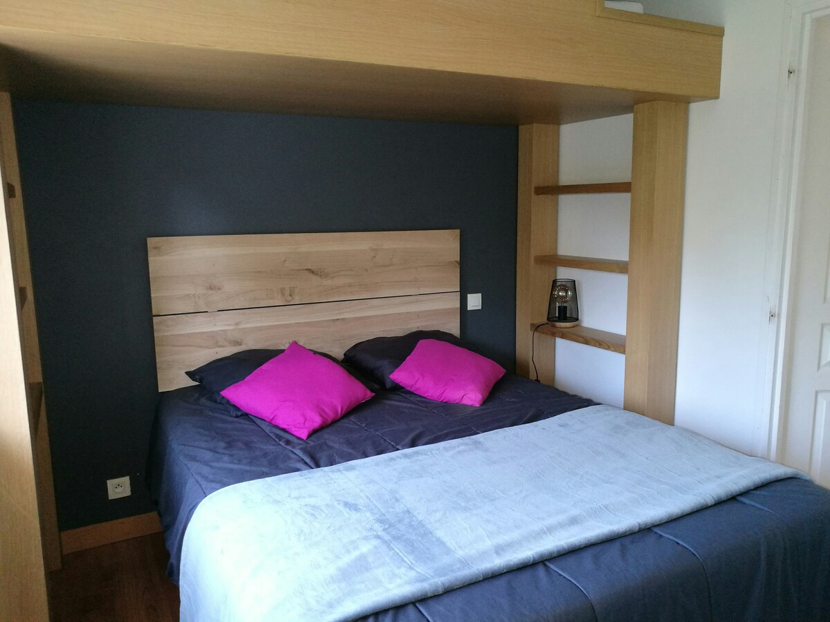 غرفة النوم 2، 1 سرير 140 سم + 1 سرير 90 سم الميزانين