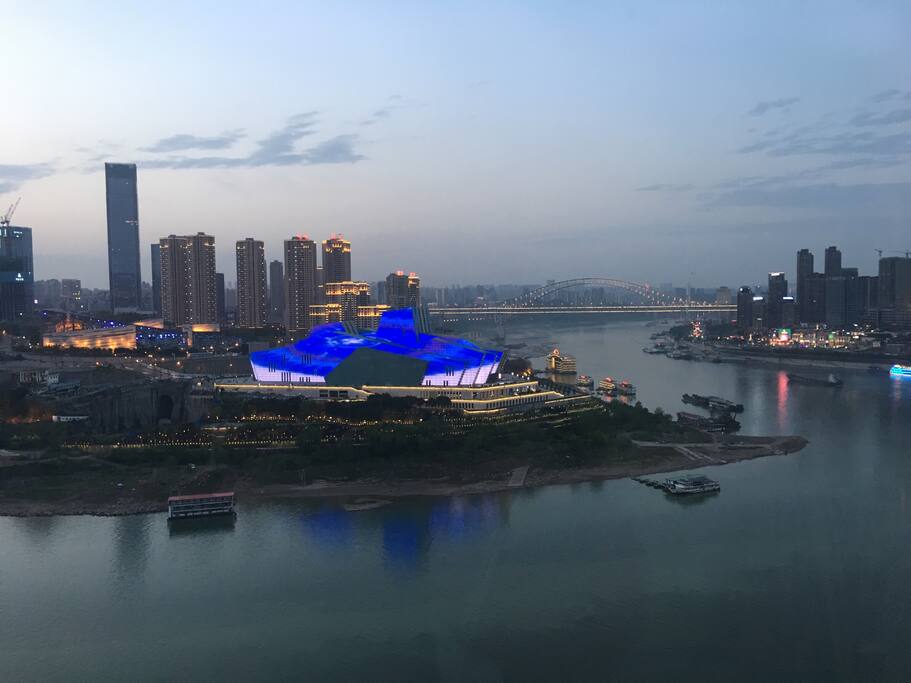 房间里手机随拍两江汇流美景