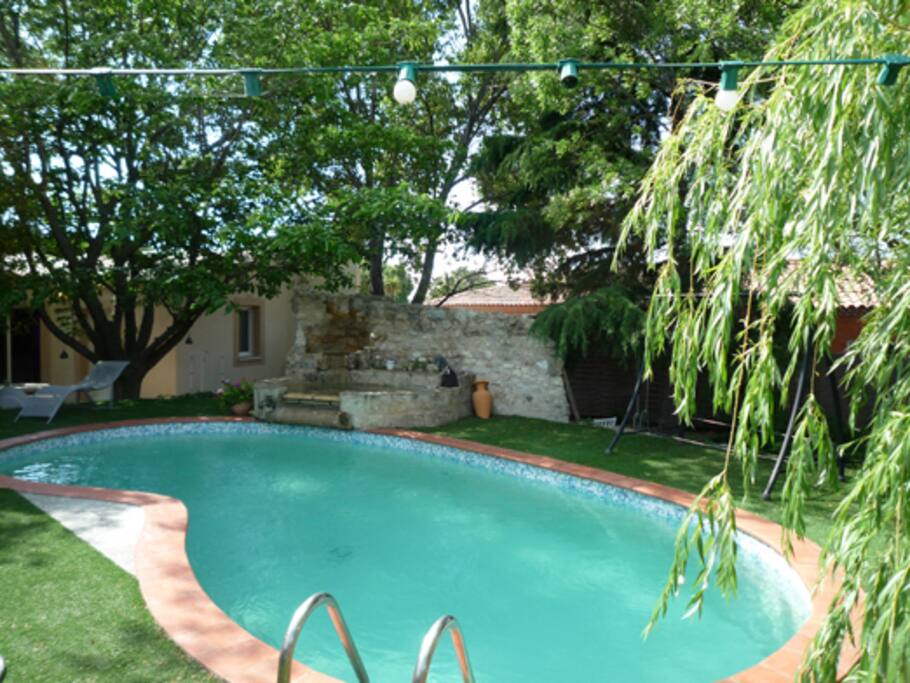 la piscine est équipée d'une alarme de protection