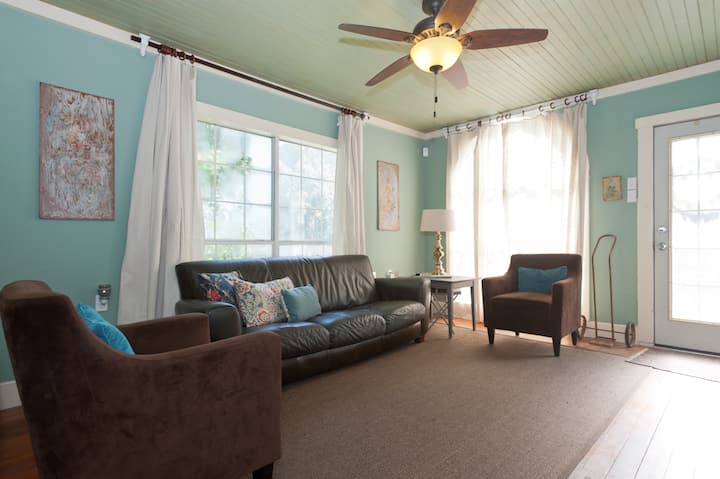 The9 Downtown Cottage