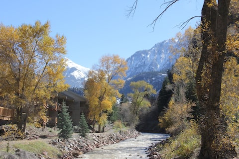 Popular Airbnb listing: The Silver Oaks in Ouray