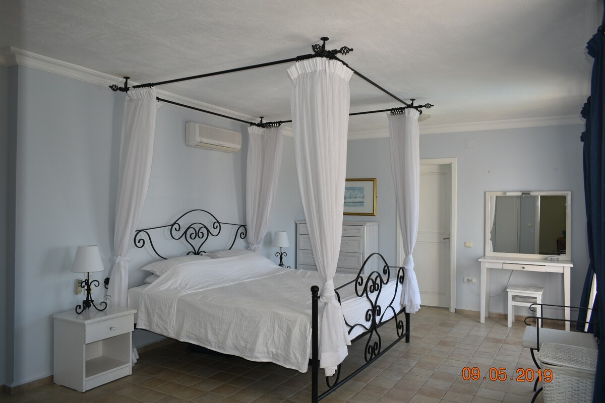 Master bedroom with super king bed