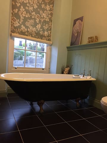 Unique suite in Georgian townhouse