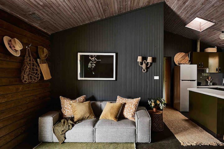 The Log House – Johanna