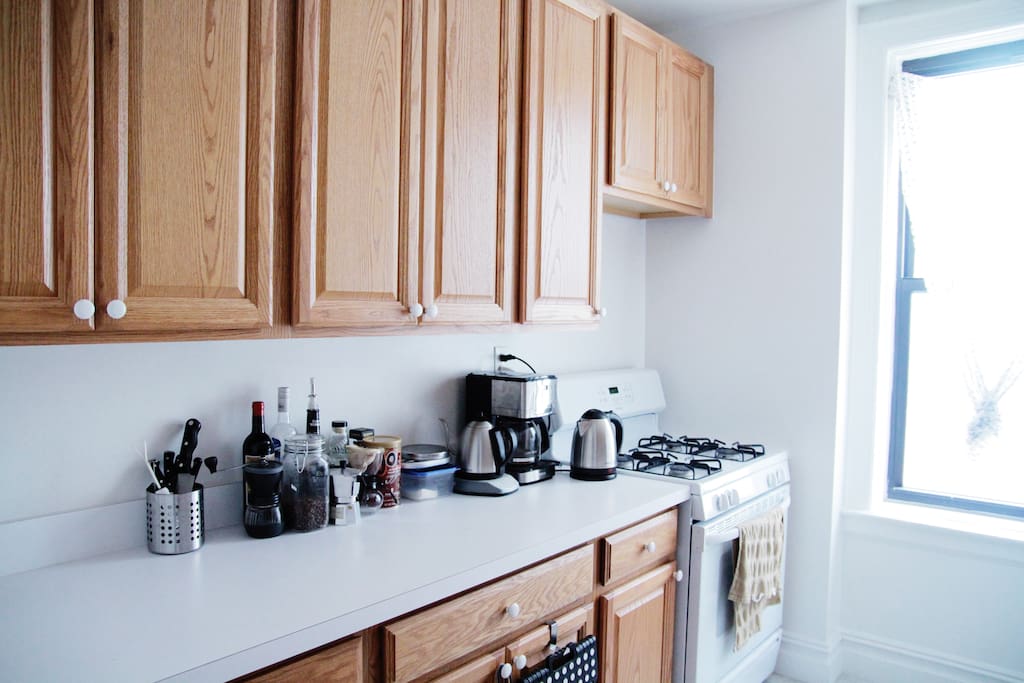 Full, spacious kitchen