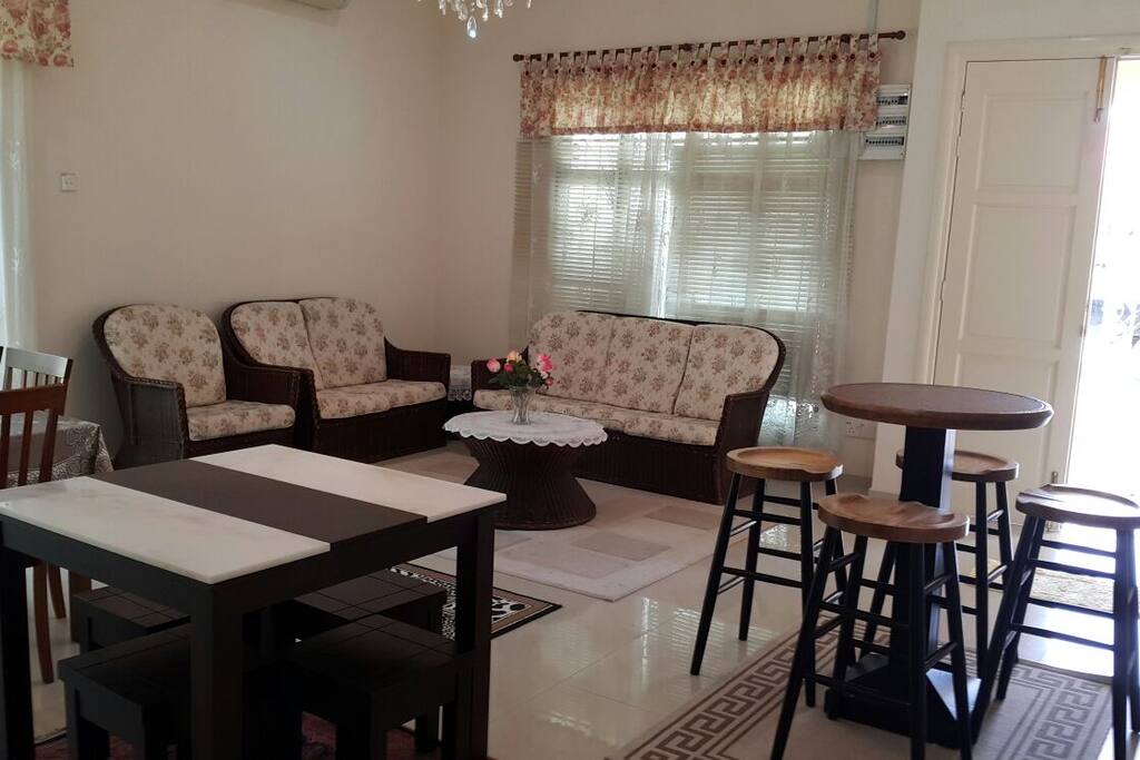 Living Room 1 - complete sofa set - accommodate 1 sleeper on the sofa