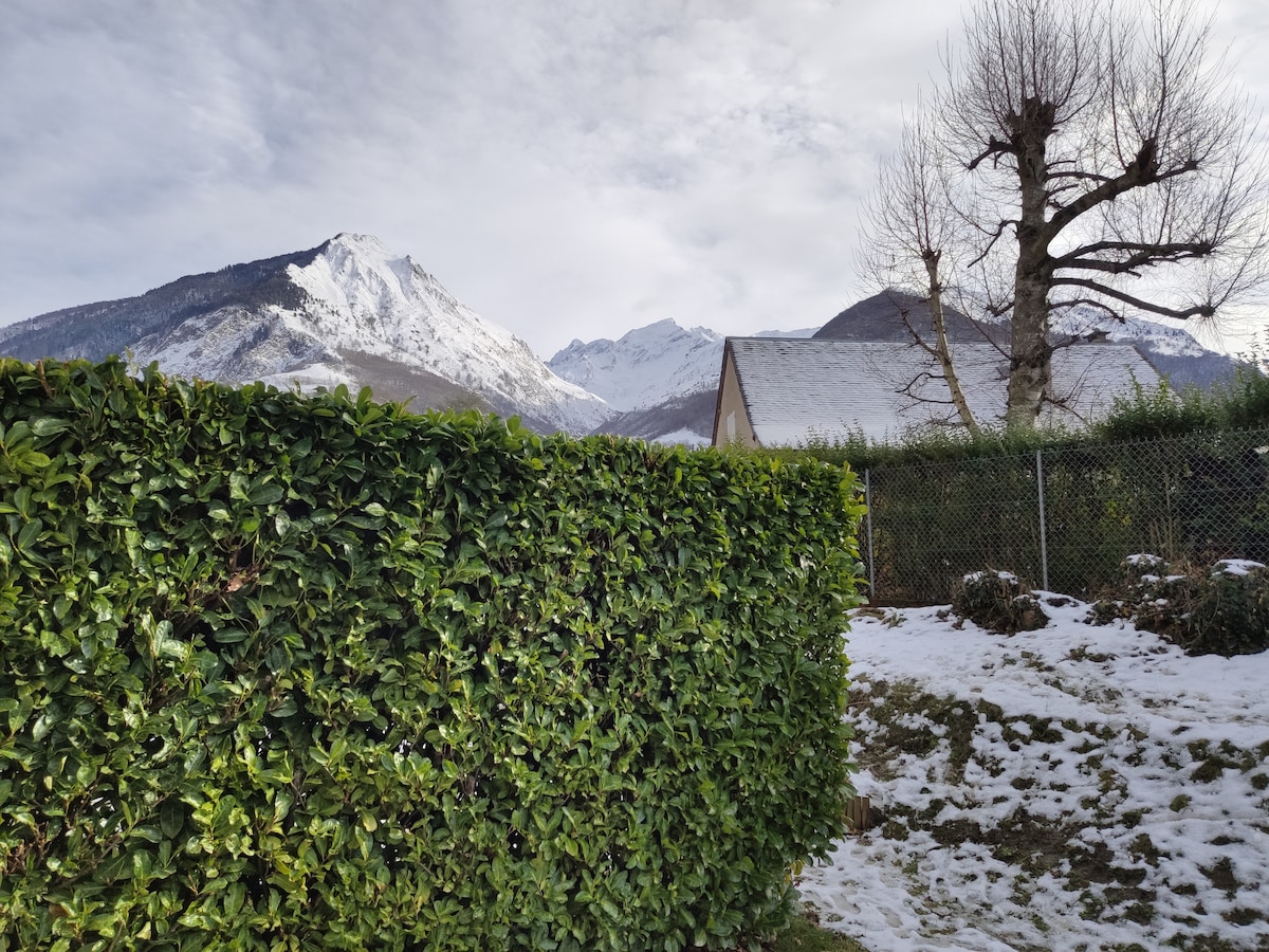 Propiedad de Airbnb exitosa: T2 Cabin with garden – Esquièze-Sère – 4 people – 1 bedroom en Esquièze Sère