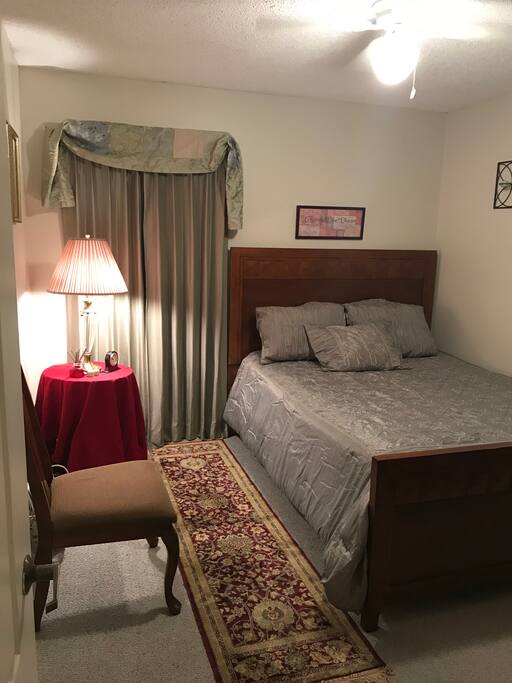 Comfortable room with queen size bed