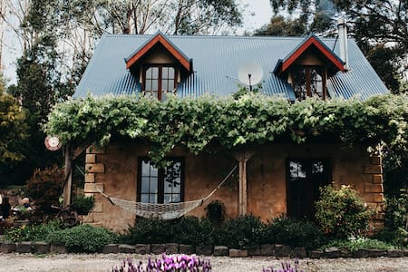 HIDEAWAY COTTAGE |Romantic getaway |Otway Views|Pizza Oven|