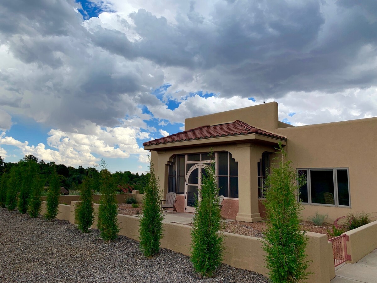 Secluded Home on 48 Acres with Outdoor Kitchen Houses for Rent in