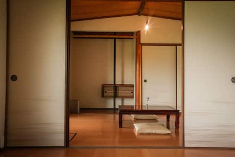 5 Fahrminuten zum Mt. Hakokodate Ein privates Gasthaus in einer ruhigen Landschaft eingebettet schön! Zitrone