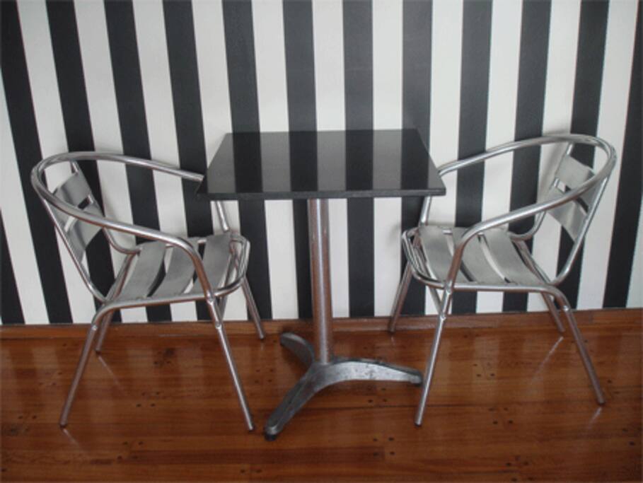 Mesa para laptop e lanches