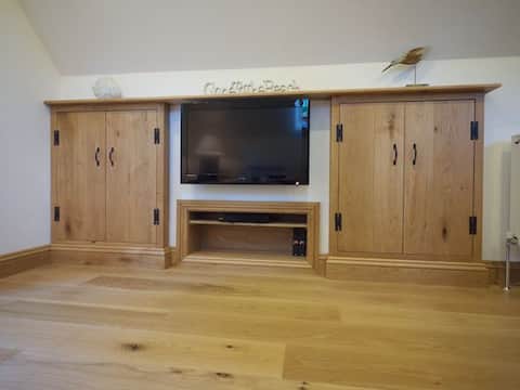 Popular Airbnb listing: Mumbles Cottage Self Catering in Swansea