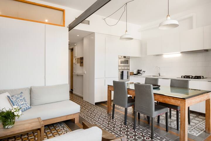 Enjoy and Work in a Design Quiet and Bright apt.