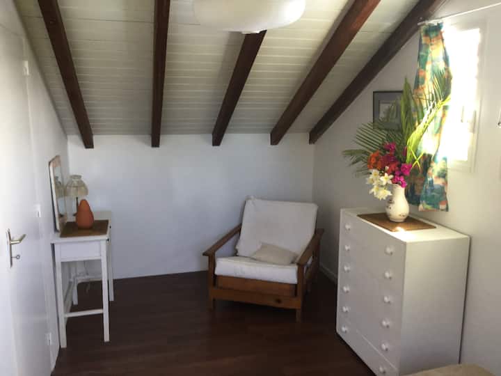 Малата соба 2/2