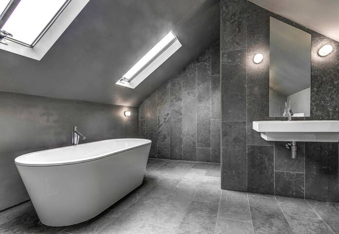 Manchesters Ultimate Getaway – Sleeps 20! gallery image 3