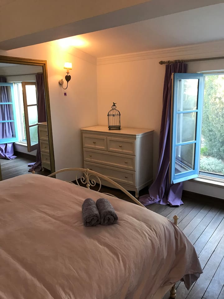 Camera matrimoniale con letto king size