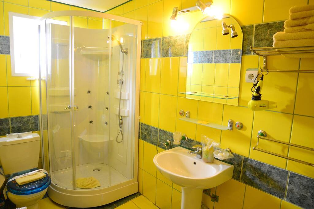 The Yellow Bathroom with a Relaxing Shower :-)