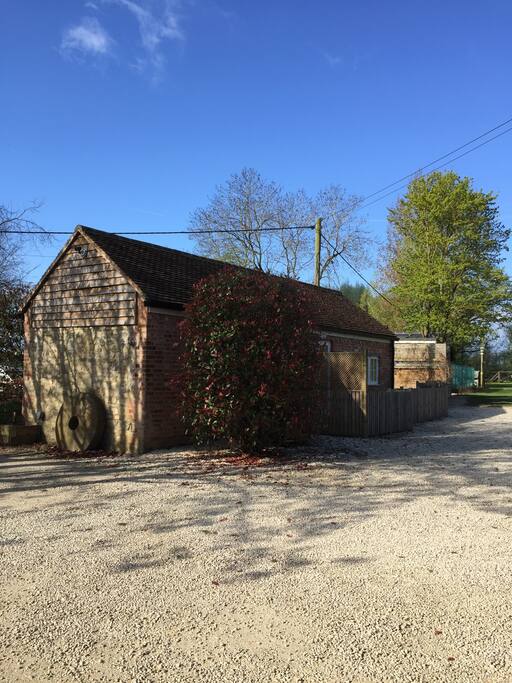 Access around the cottage to the entrance door