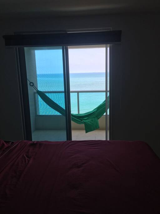 CUARTO CON AIRE ACONDICIONADO Y BANO PRIVADO