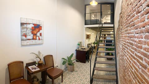 Private apartment (B), short walk to Khosan Rd