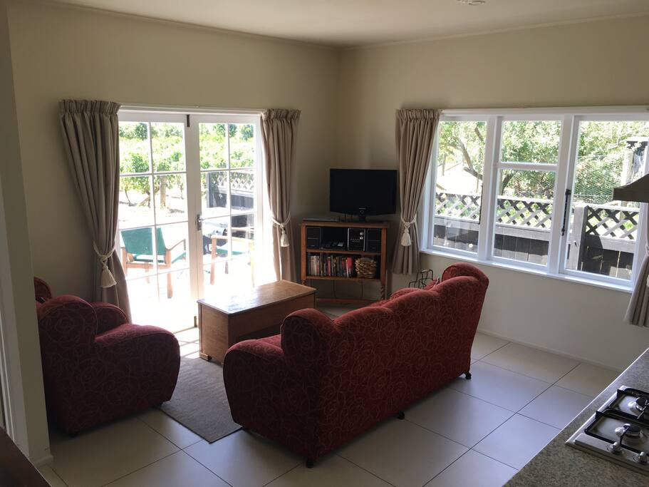 Small and cosy open plan lounge/dining/kitchen