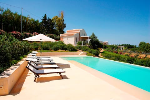 Selinunte villa with pool