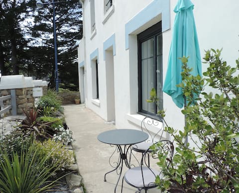 Top performing Airbnb: Charming beachfront studio in Fouesnant