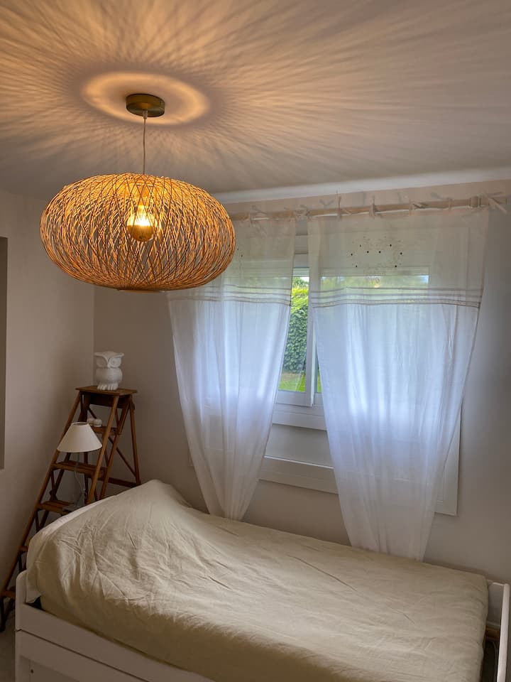 سرير غرفة لشخص واحد قابل للتعديل لشخصين