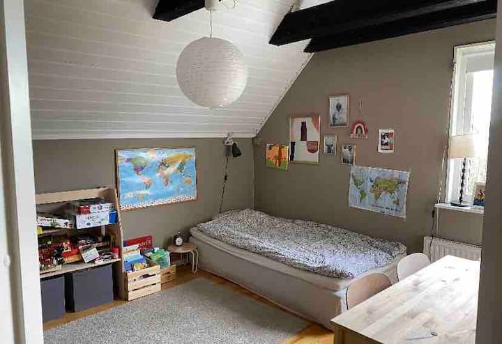 Спална соба 3, втор кат. Има кауч на спуштање