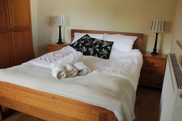 Rich cotton sheets and towels compliment the double bed. Vanity unit with mirror & draws, bedside tables and wardrobe provide plenty of bedroom storage.