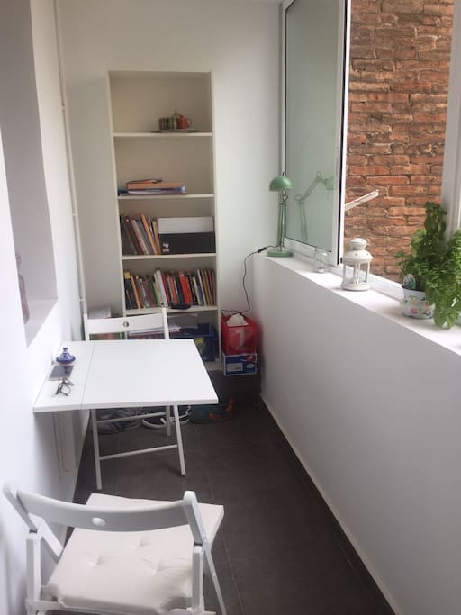 Te gusta leer, o trabajas, este es la zona compartida de la casa, más relajada y solitaria :)
