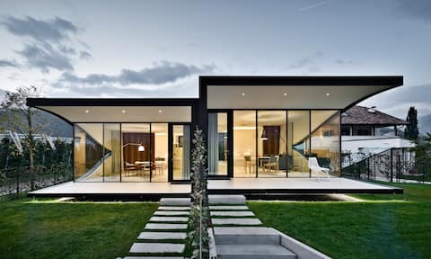 Mirror House North