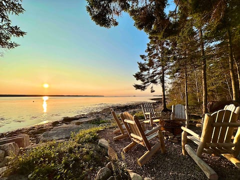 LUXE Beachfront Chalet w/ Movie Theater & Gameroom