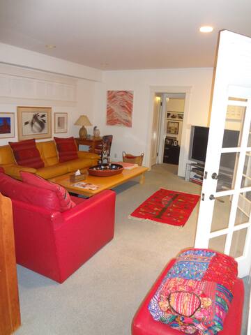 Entire home and excellent location gallery image 4