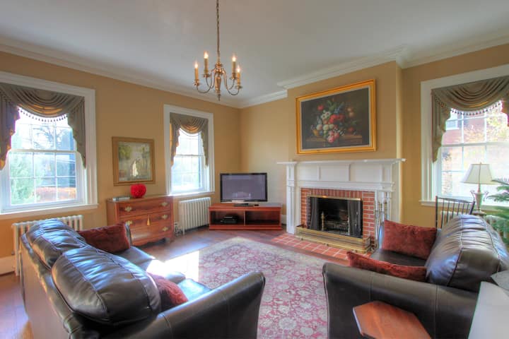Entire Home, Walk to Seneca Lake