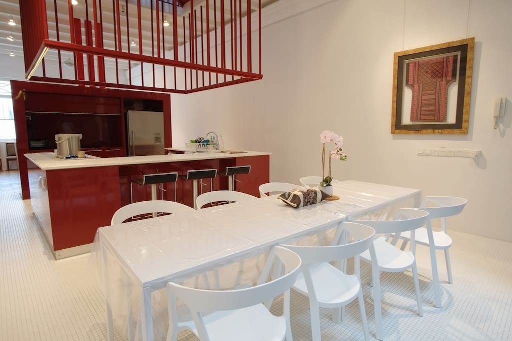 Beautiful, open kitchen with plenty of counter space to display your canapes and desserts, or for food demonstrations.