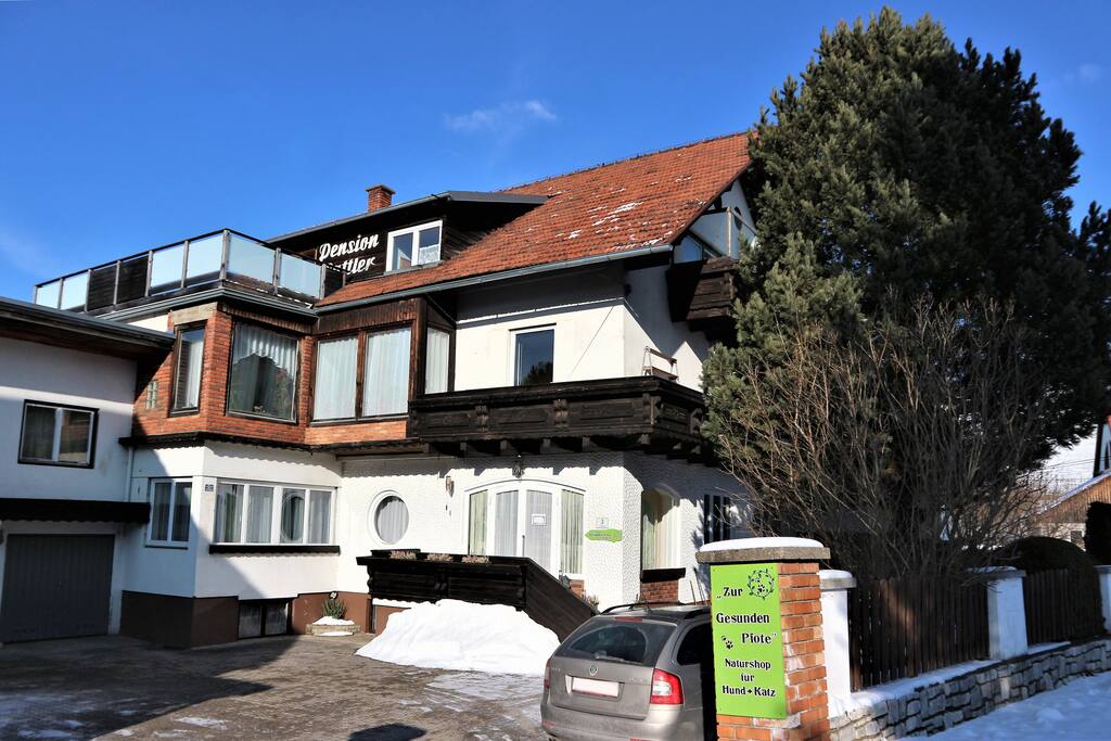 Eingangsbereich im Winter 2019
