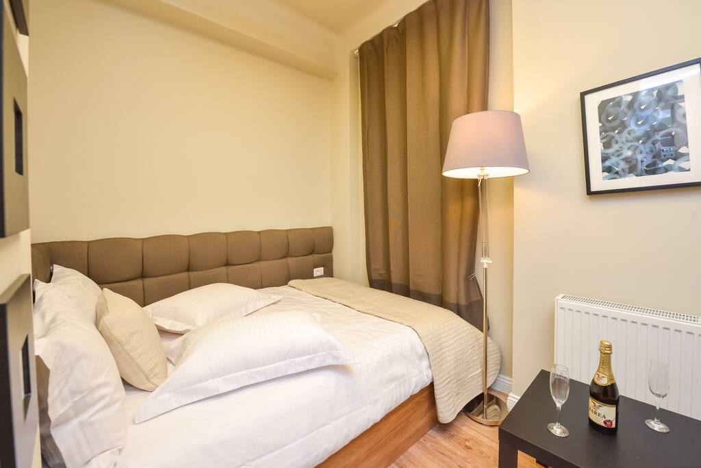 East Studio - Romana Square - Room
