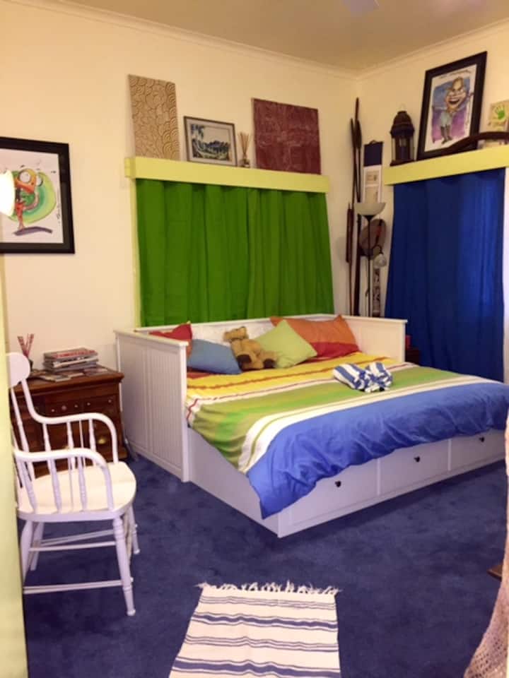 Centrally located Eastside Cottage