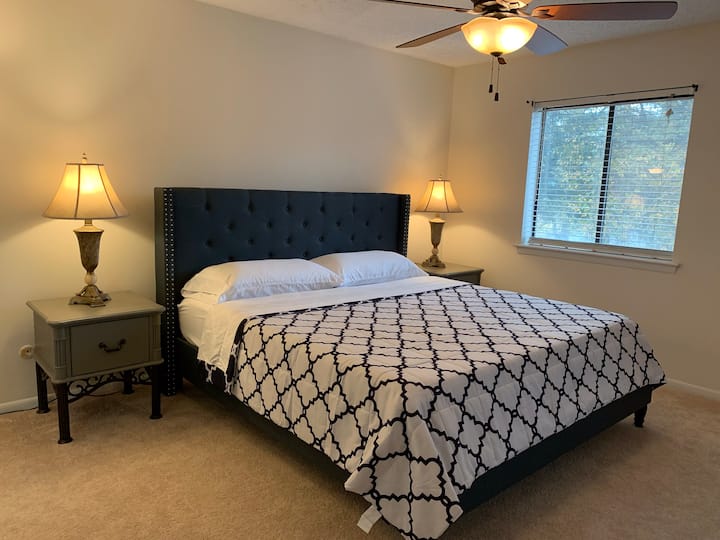 主卧（加大双人床）