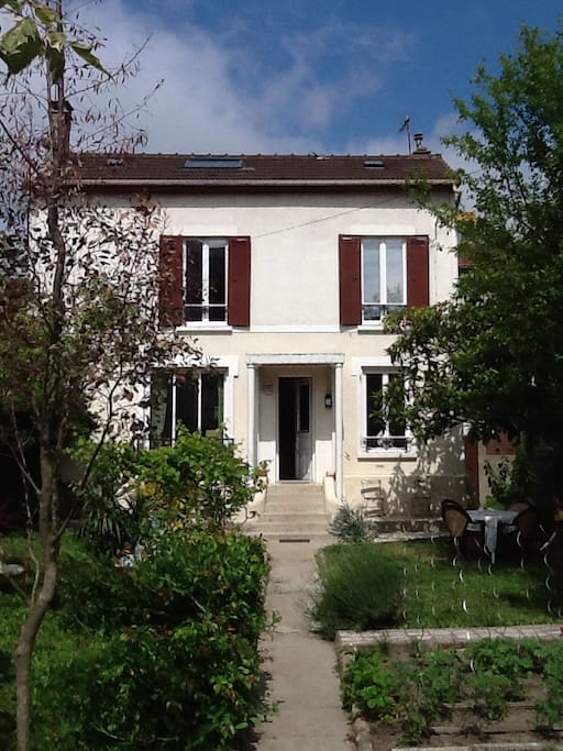 Une maison dans la ville