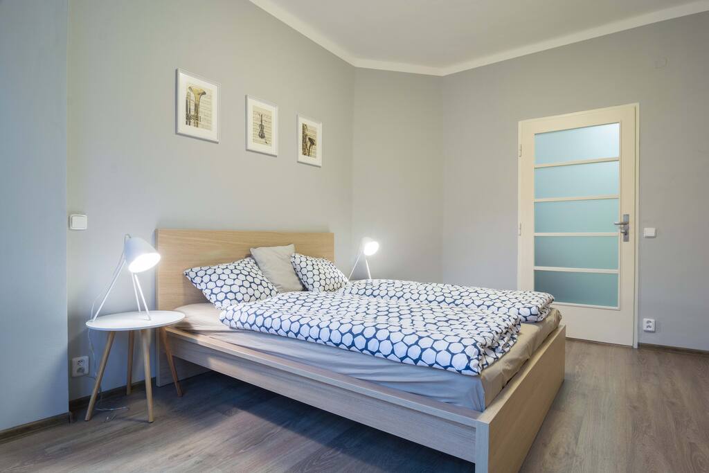 1. bedroom with double bed and folding armchair.