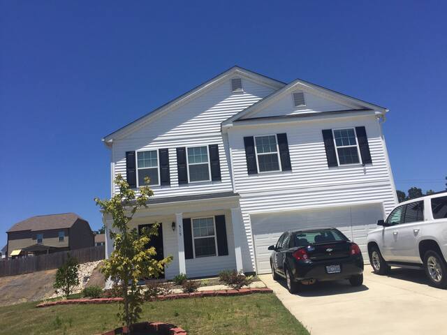 2 min to I95 Private 1BD & PVT Bath 
RoadTripStop