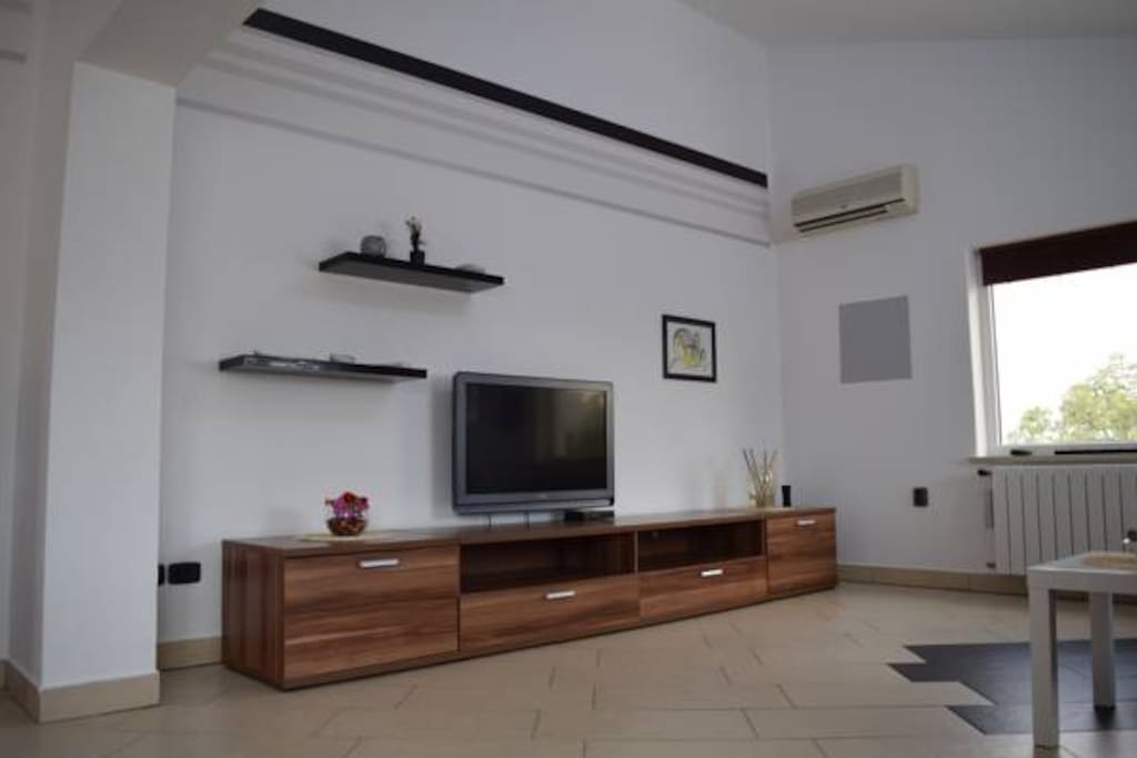 Spacious living room