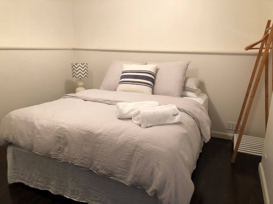 Downstairs bedroom - queen bed
